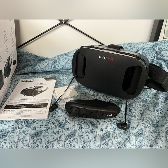 [Free add on item] Evo VR Pro Level 360 VR headset and controller - Picture 5 of 8
